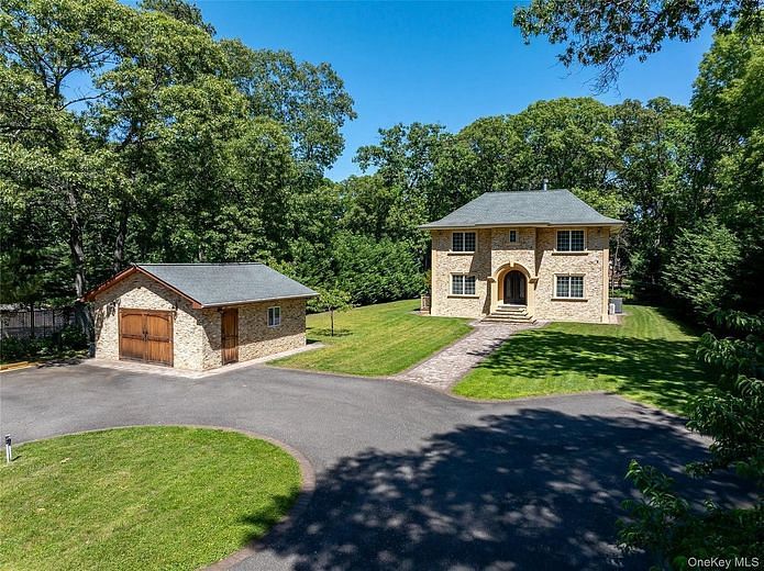 225 Old Willets Path