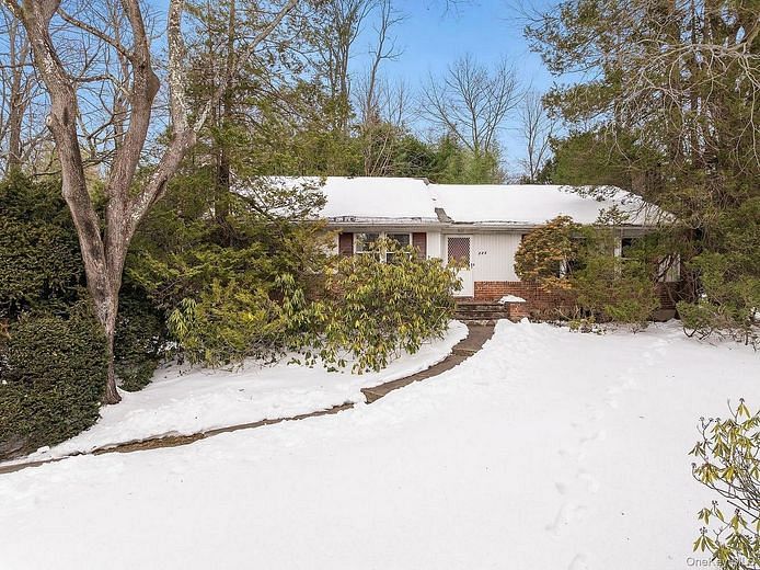 225 Port Washington Boulevard