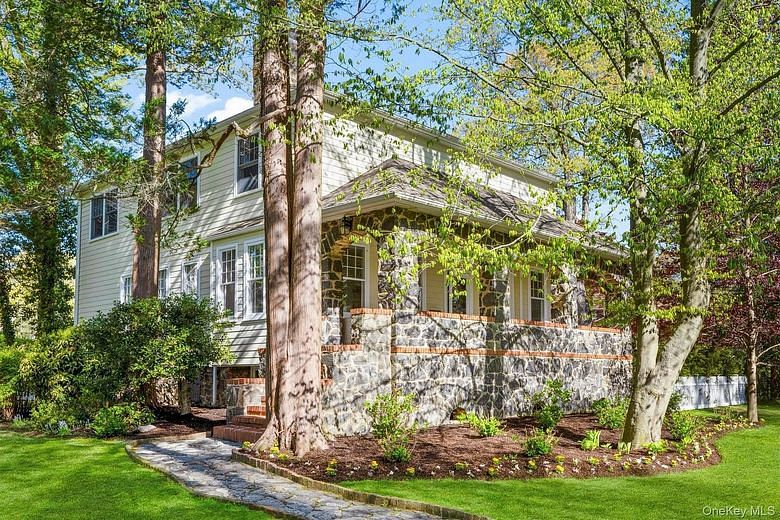 225 Rockingstone Avenue