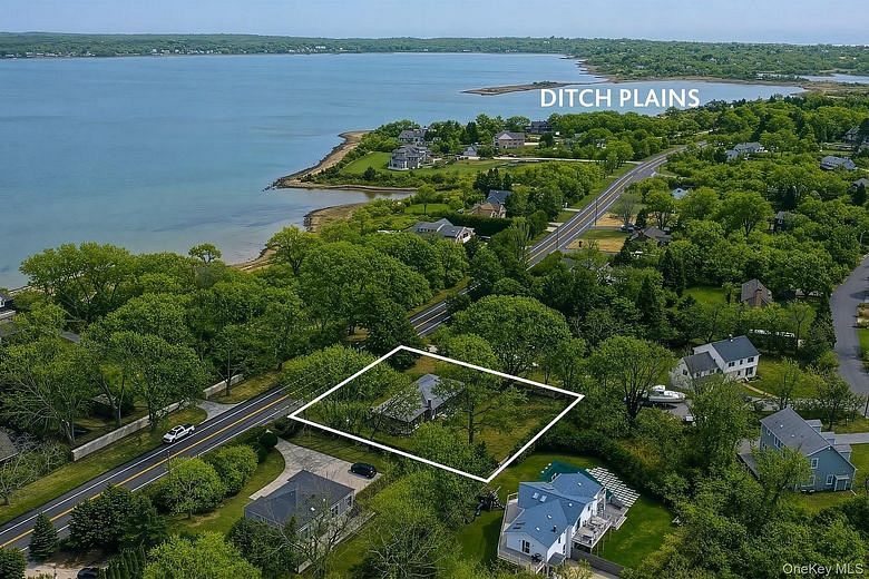 225 W Lake Drive