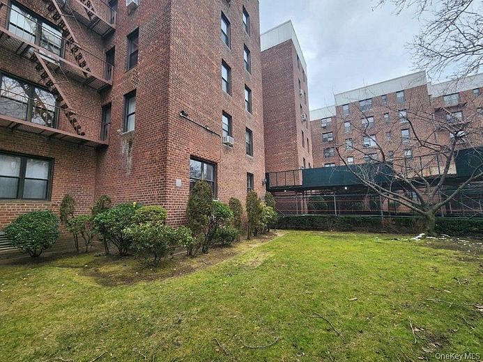 2251 Plumb 1st Street #6B