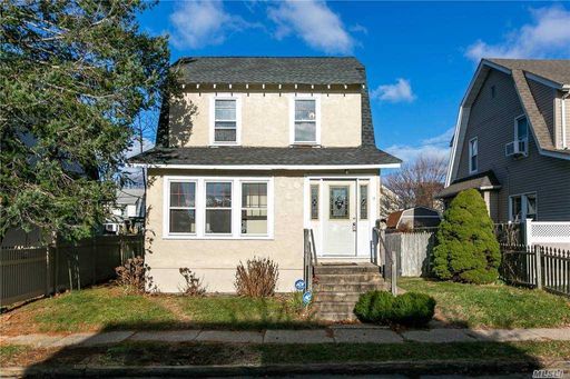 Image 1 of 26 for 9 Winchester Drive in Long Island, Lindenhurst, NY, 11757