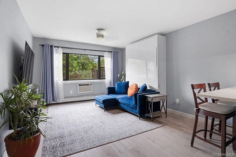 2261 Palmer Avenue #4L