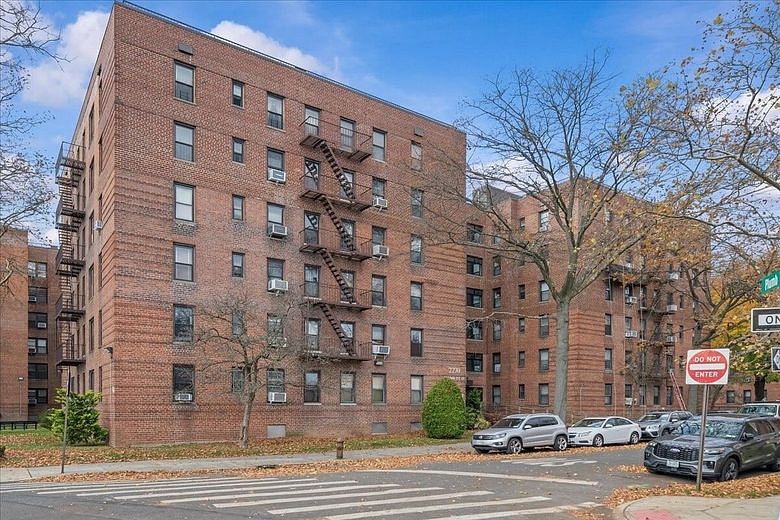 2270 Plumb 1st Street #1B