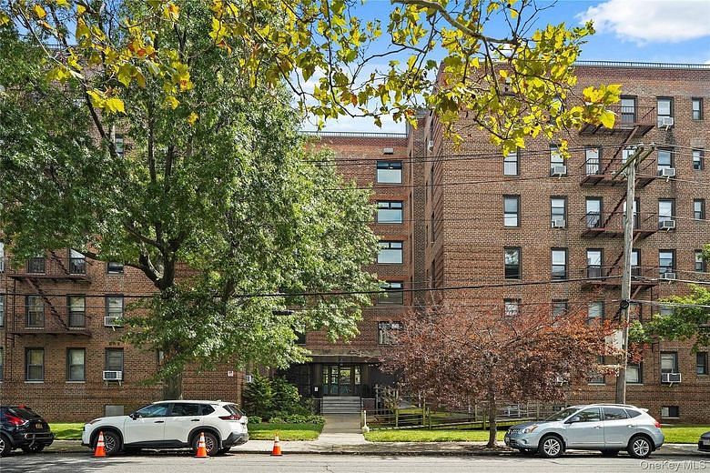 2271 Knapp Street #5D