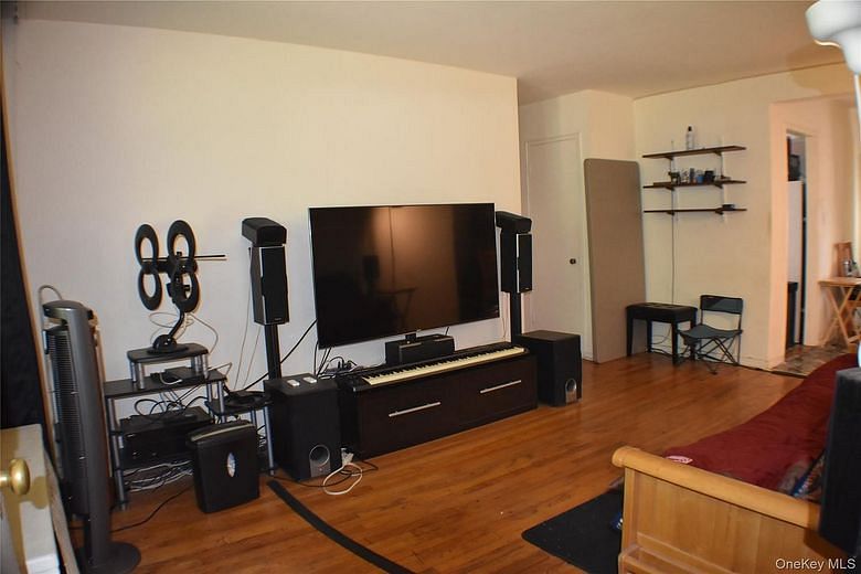 228-14 stronghurst Avenue #3113, Lowe