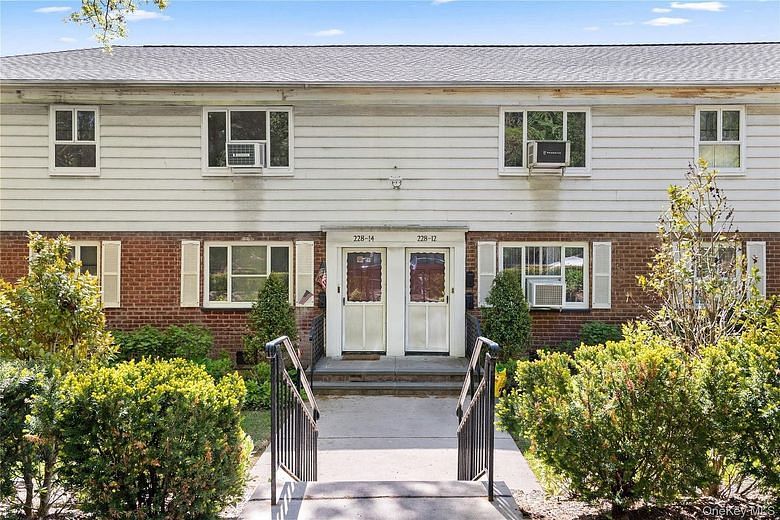 228-14 stronghurst Avenue #Upper