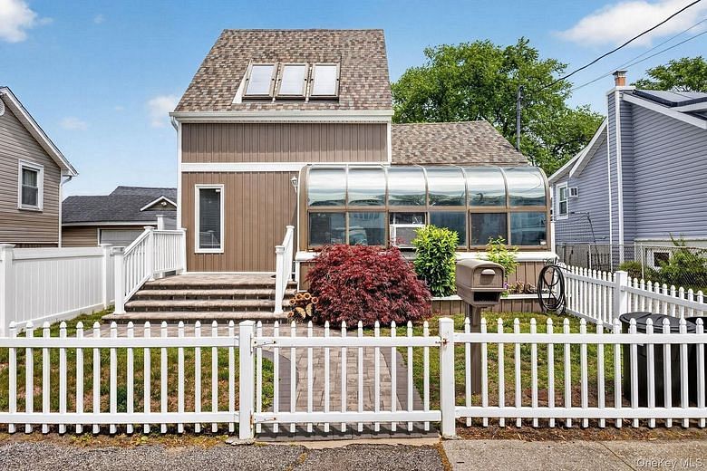 228 W Clearwater Road