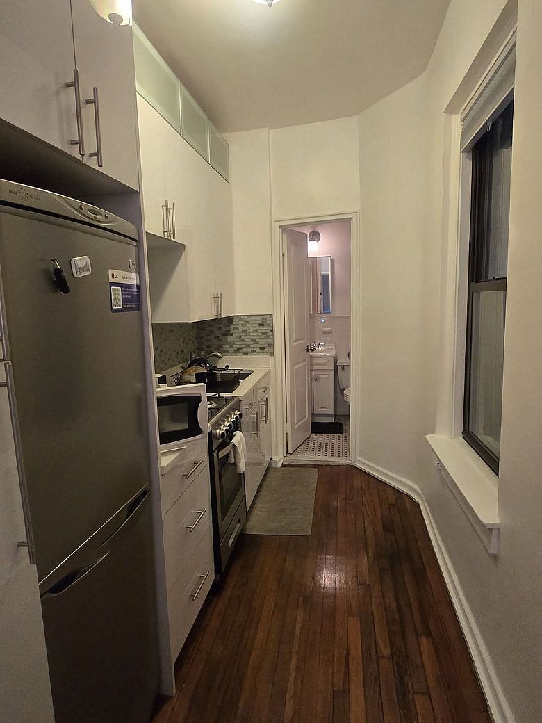 228 West 17th Street #2B