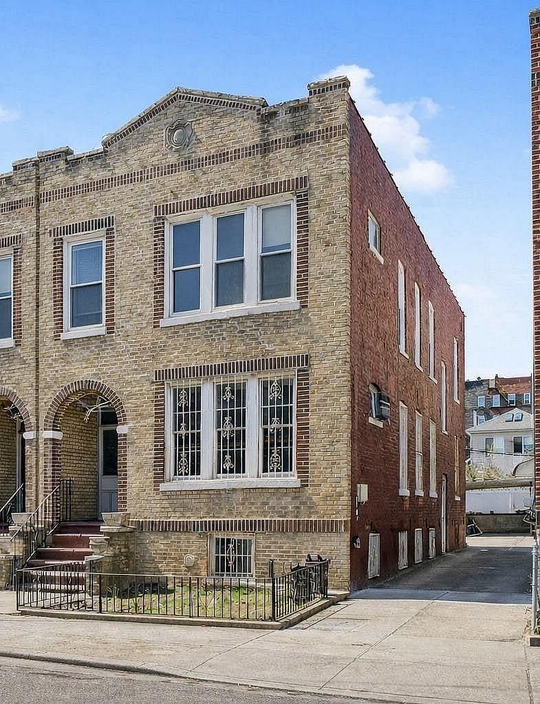 2280 East 22nd Street