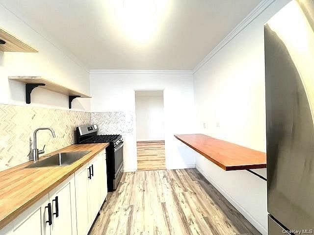 2287 Mott Avenue #6D