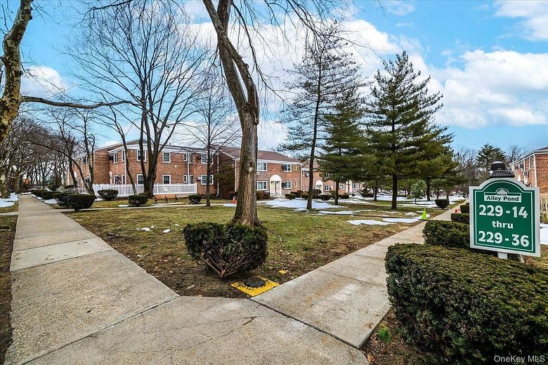 22930 Kingsbury Avenue #upper