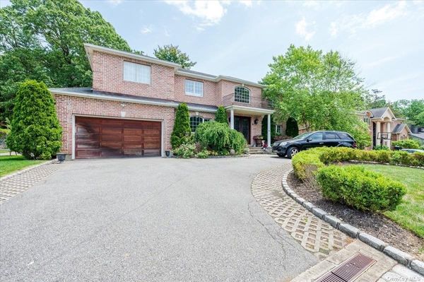 Image 1 of 36 for 117 Parkway Dr in Long Island, Roslyn Heights, NY, 11577
