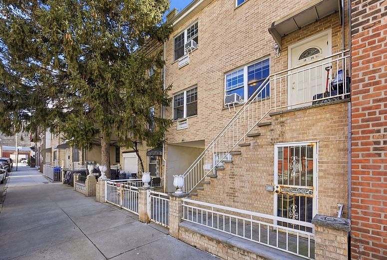 23-19 32nd Street #2-FAMILY