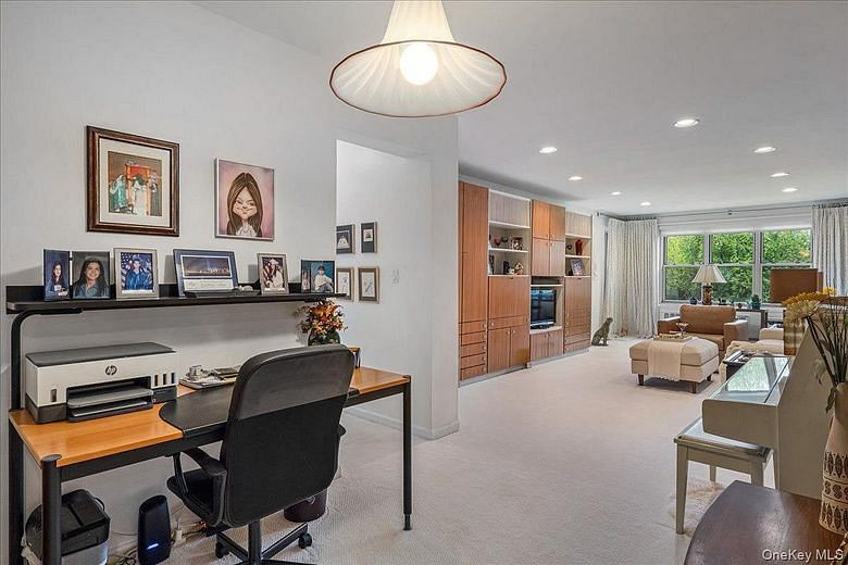 23-45 Bell Boulevard #1H