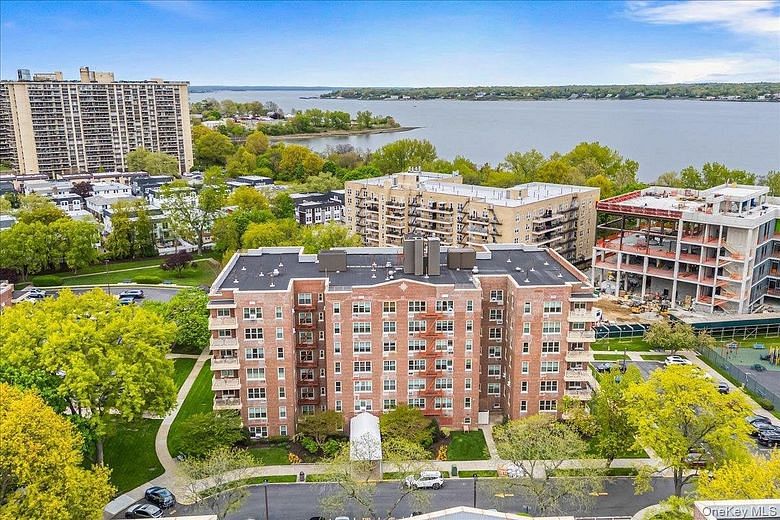 23-45 Bell Boulevard #1H