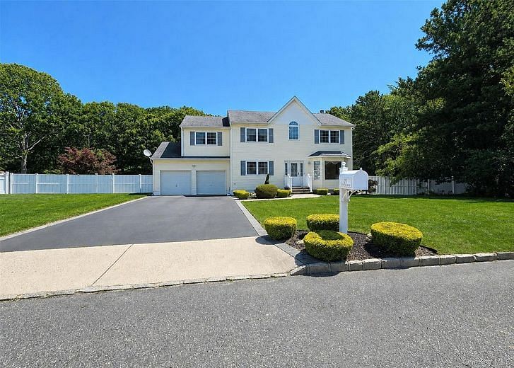 23 E Greentree Drive
