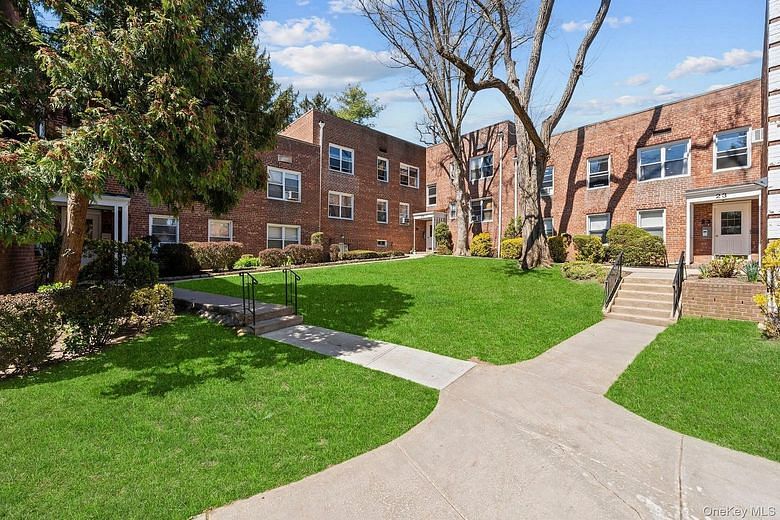 23 Edwards Street #2A