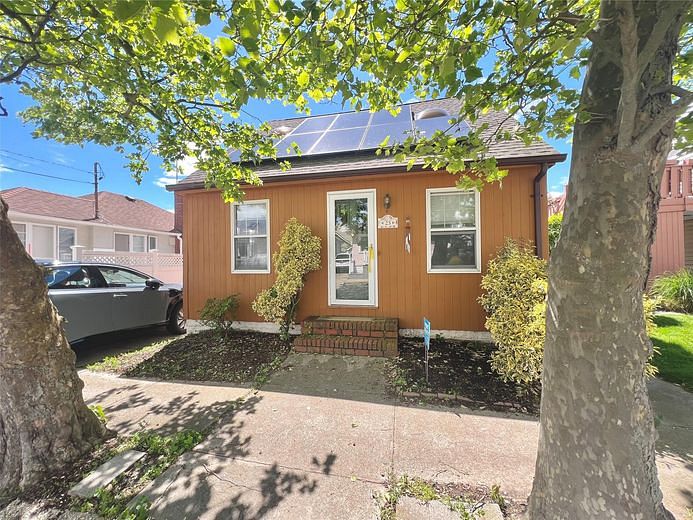 23 Garden City Avenue