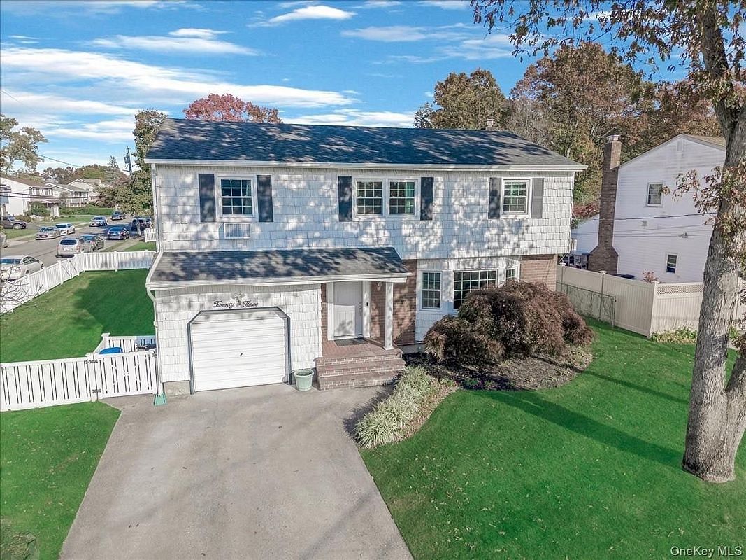 Image 1 of 32 for 23 Paul Court in Long Island, Babylon, NY, 11703