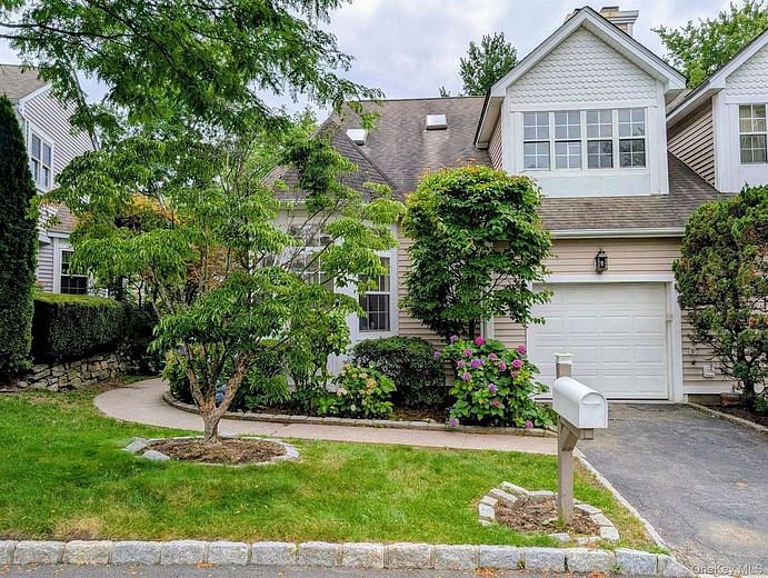 23 Roundtop Road