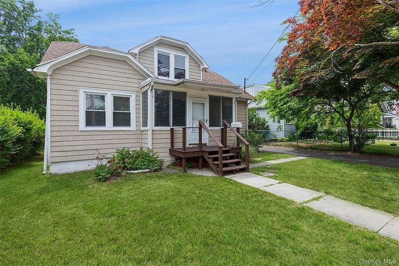 23 S Summit Avenue