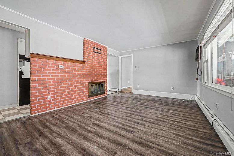 23 Tiptop Lane #N Broadway