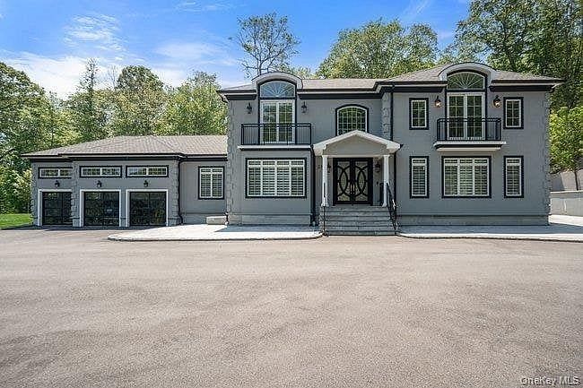 23 Woodbury Road