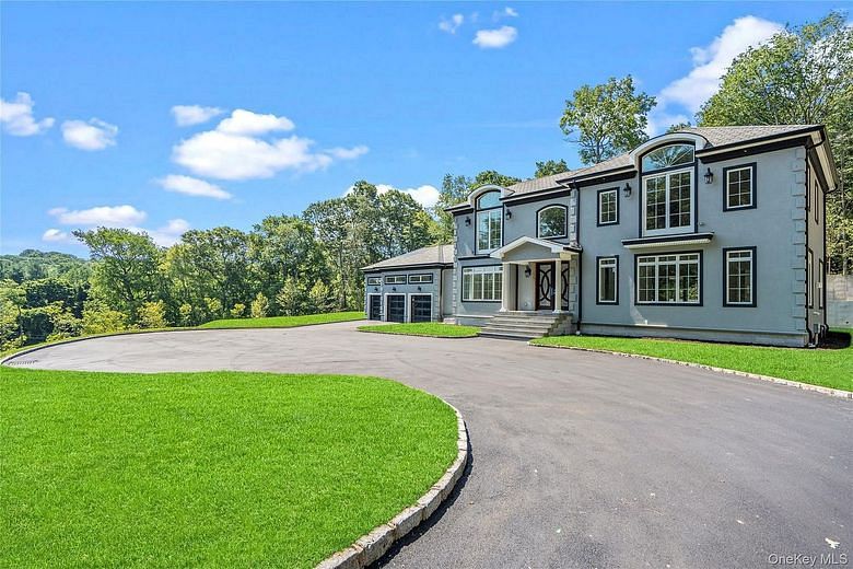 23 Woodbury Road