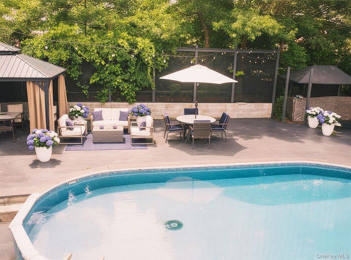 230 Eastport Manor Road