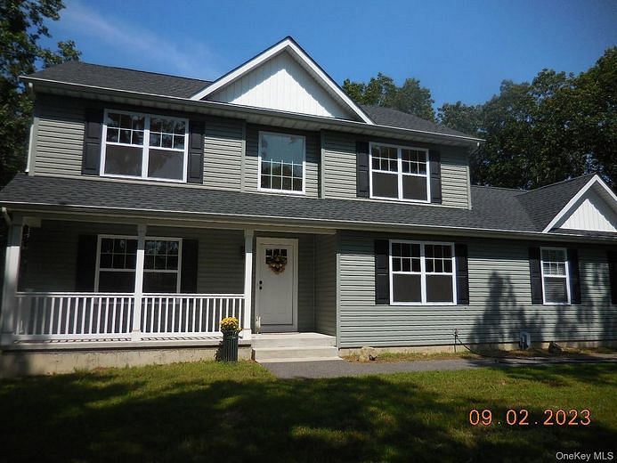 230 Expressway Drive N