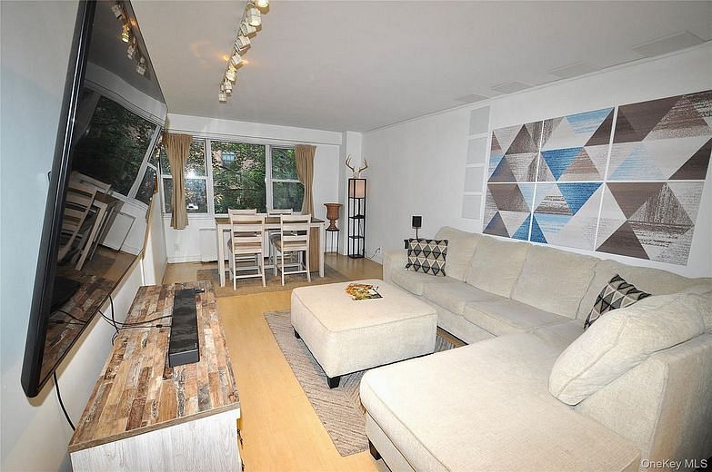 230 Garth Road #3B1