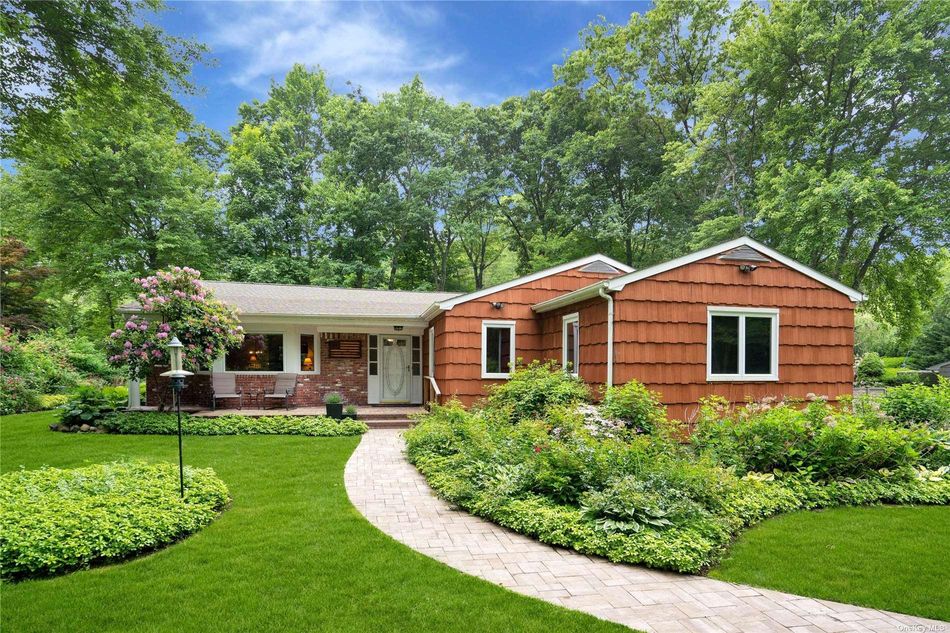 Image 1 of 36 for 8 Mcculloch Drive in Long Island, Dix Hills, NY, 11746