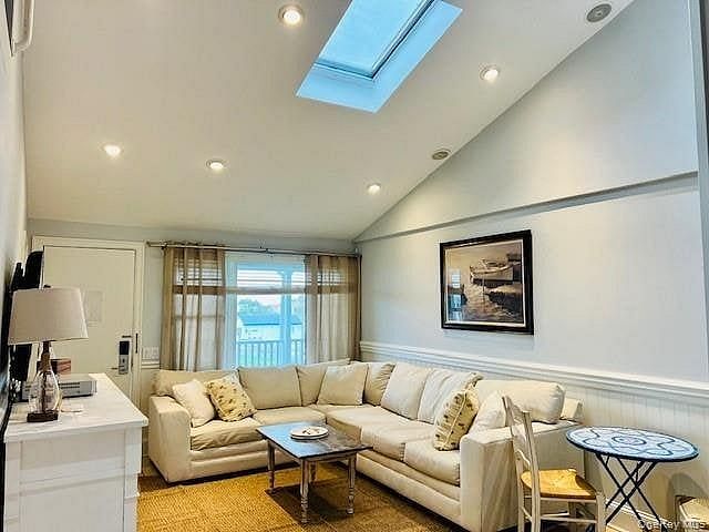 231 Dune Road #905