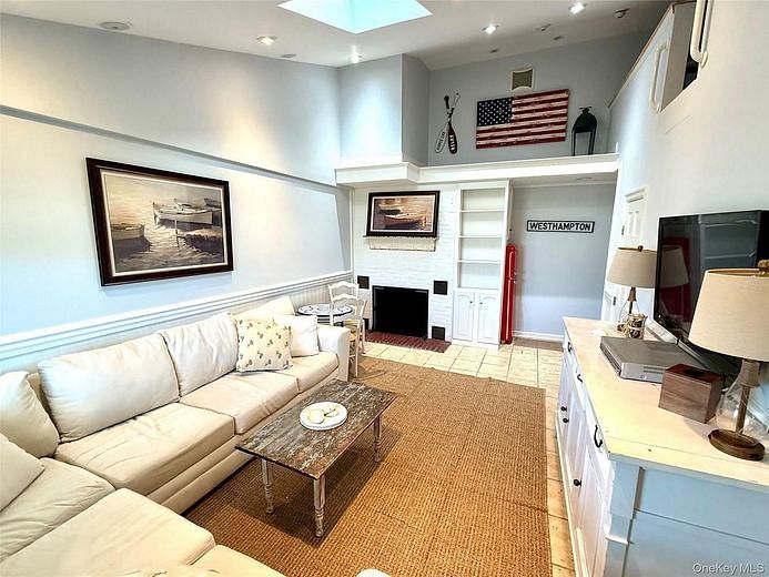 231 Dune Road #905
