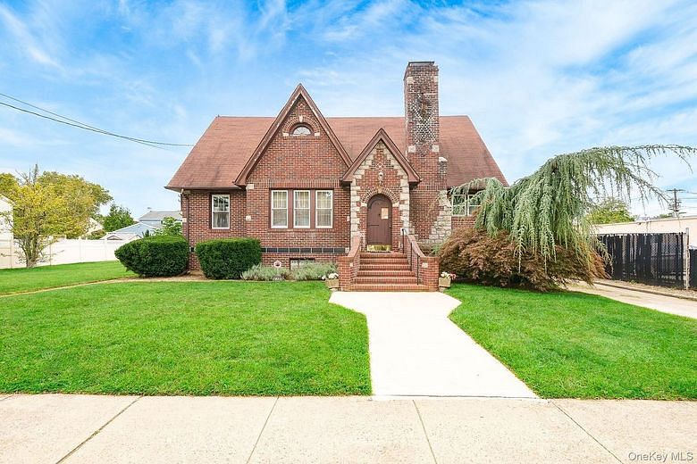 2320 Woodland Avenue