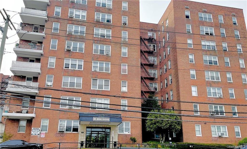 365 Bronx River Road #LH in Westchester, Yonkers, NY 10704