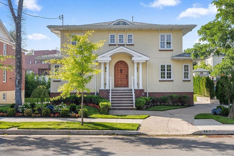 233-25 38 Drive