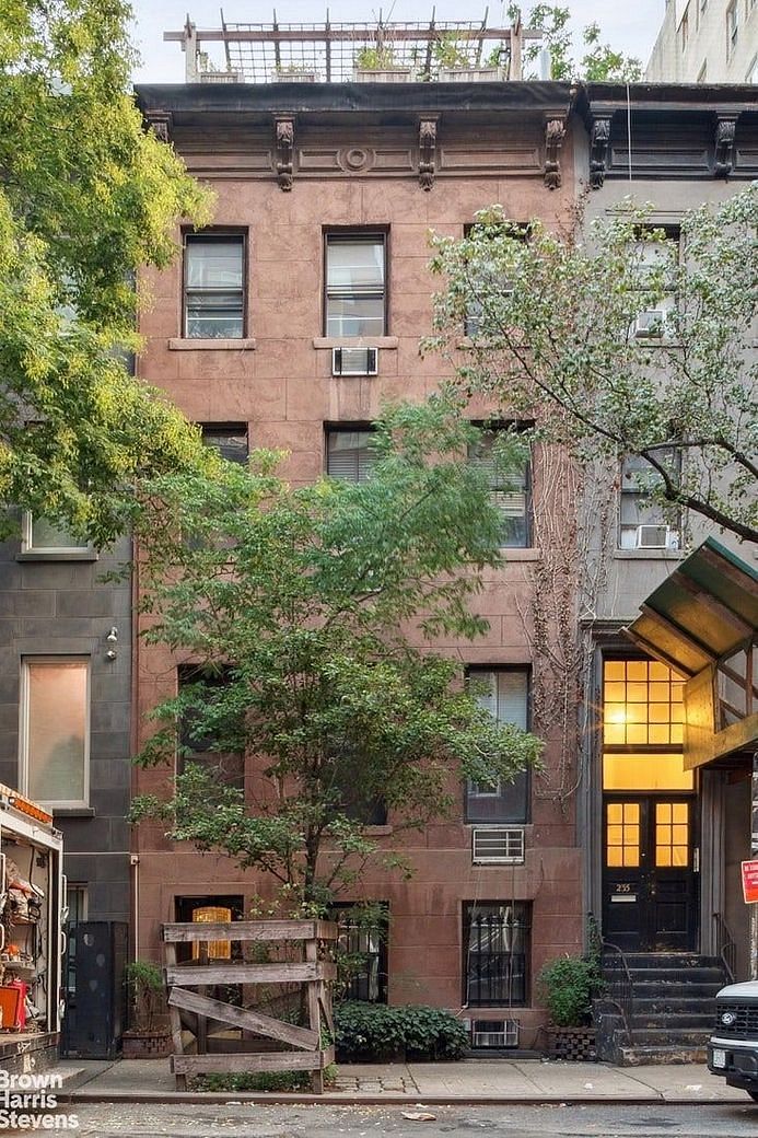 233 East 35th Street