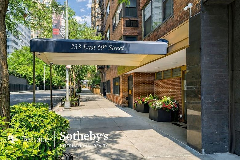 233 East 69th Street #5E