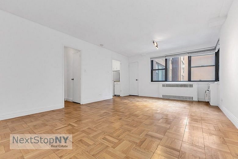 233 East 69th Street #6O
