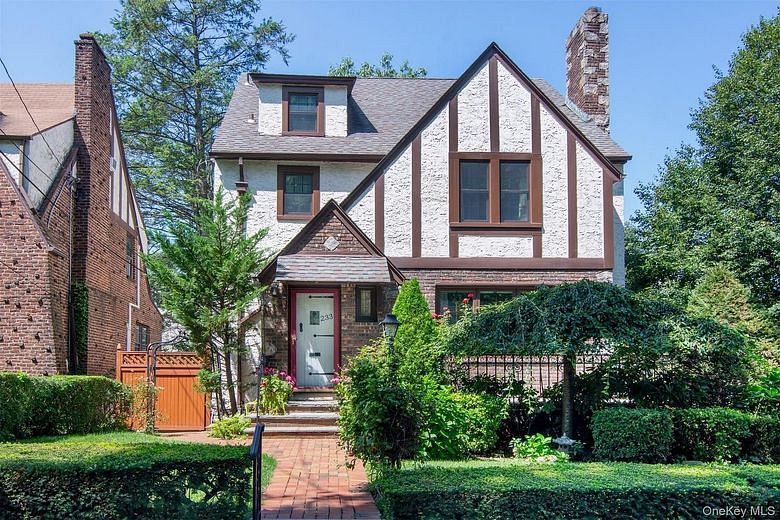 233 Kneeland Avenue