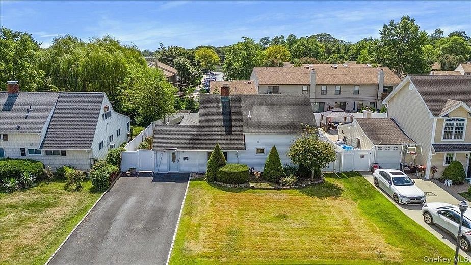 236 Duckpond Drive S