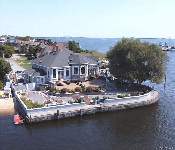 238 W Islip Road