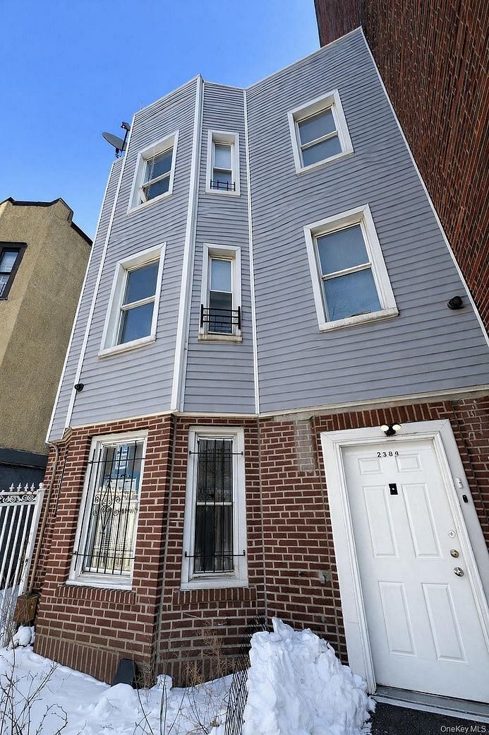 2384 Valentine Avenue