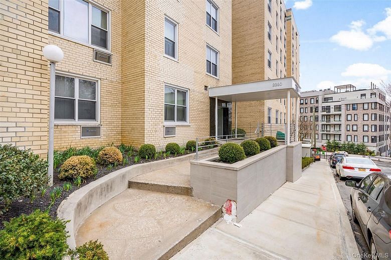 2390 Palisade Avenue #2B