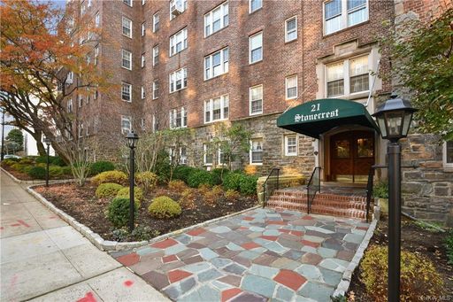 Image 1 of 14 for 21 N Chatsworth #2L in Westchester, Larchmont, NY, 10538