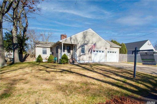 Image 1 of 23 for 77 W Lakewood Street in Long Island, Patchogue, NY, 11772