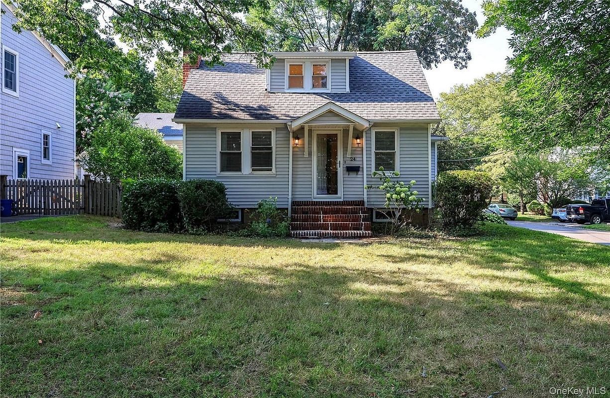 Image 1 of 32 for 24 8th Avenue in Long Island, Oyster Bay, NY, 11579