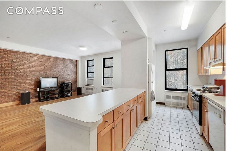 24 Bradhurst Avenue #2